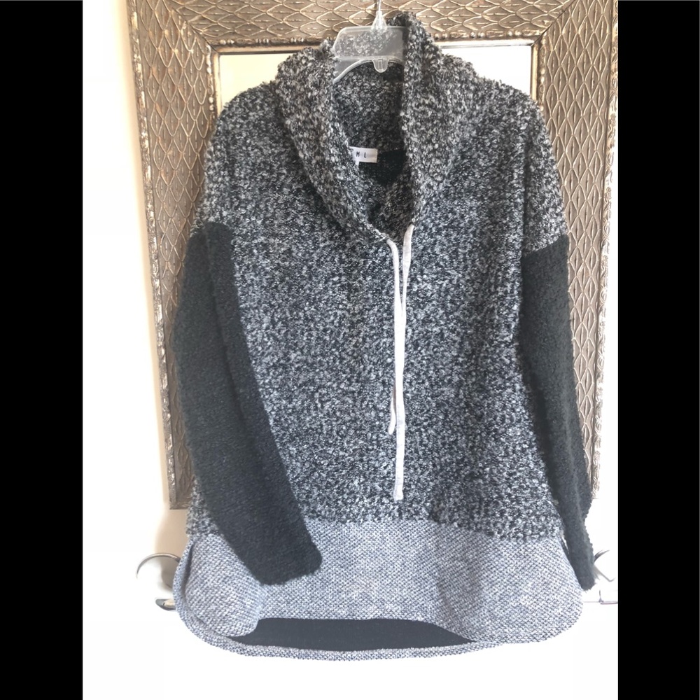 Adorable casual sweater- great with leggings/boots